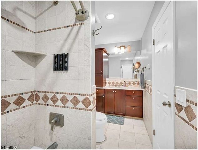 15 Sweetwood Ct, Parsippany-troy Hills Twp., NJ 07054