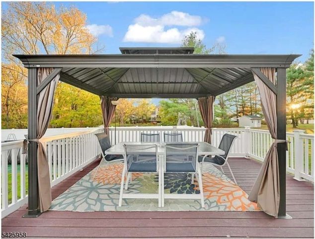 15 Sweetwood Ct, Parsippany-troy Hills Twp., NJ 07054