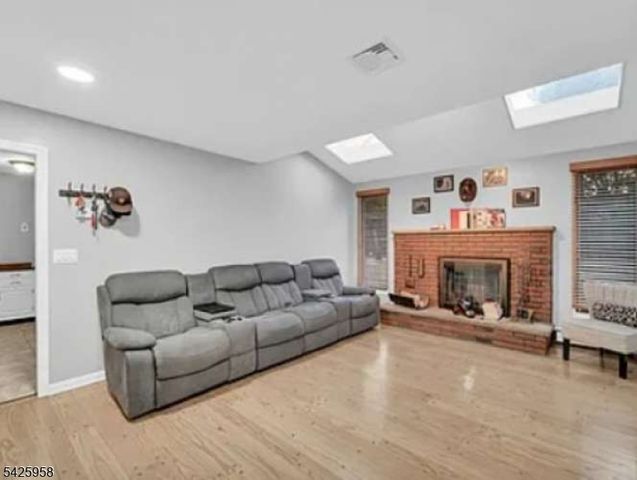 15 Sweetwood Ct, Parsippany-troy Hills Twp., NJ 07054
