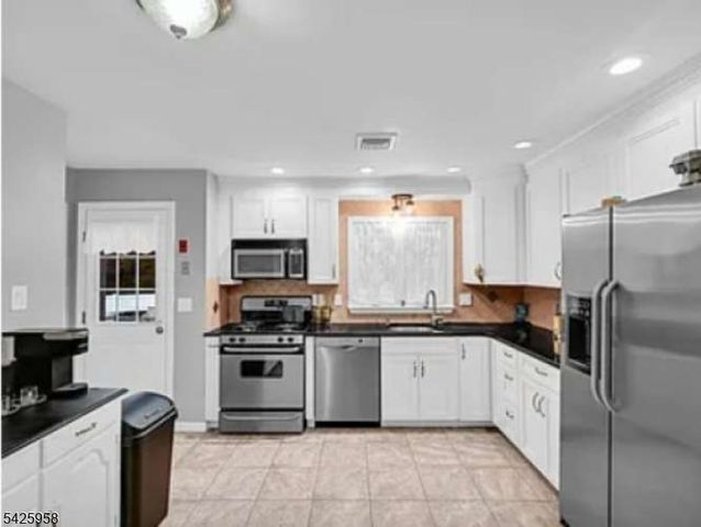 15 Sweetwood Ct, Parsippany-troy Hills Twp., NJ 07054