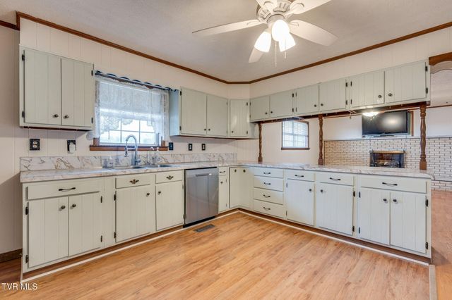 309 Hill Avenue, Surgoinsville, TN 37873