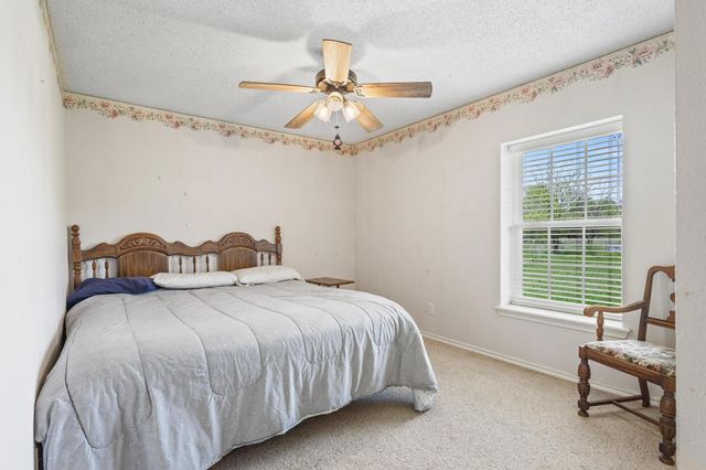 1252 W 12th Street, Bonham, TX 75418