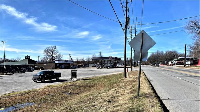 1632 S School Avenue, Fayetteville, AR 72701