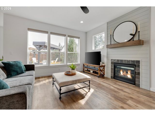 970 Se DARROW Rd, Estacada, OR 97023