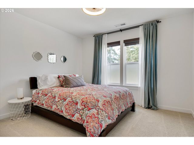 970 Se DARROW Rd, Estacada, OR 97023
