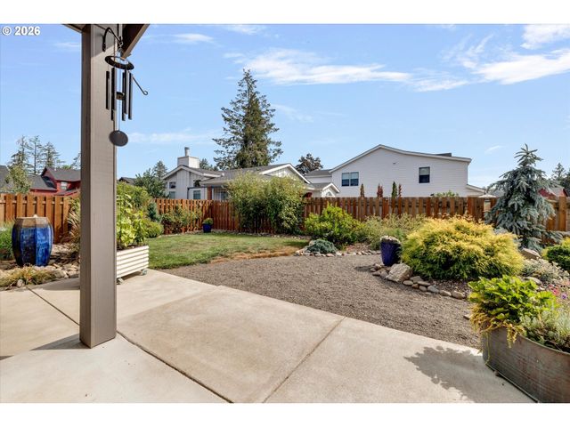 970 Se DARROW Rd, Estacada, OR 97023