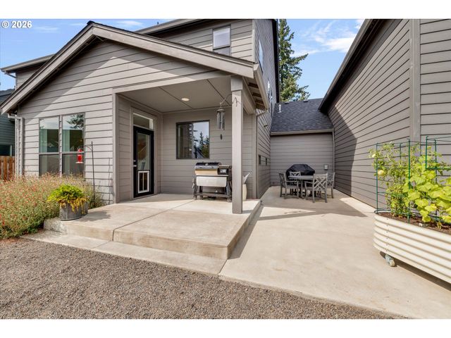 970 Se DARROW Rd, Estacada, OR 97023