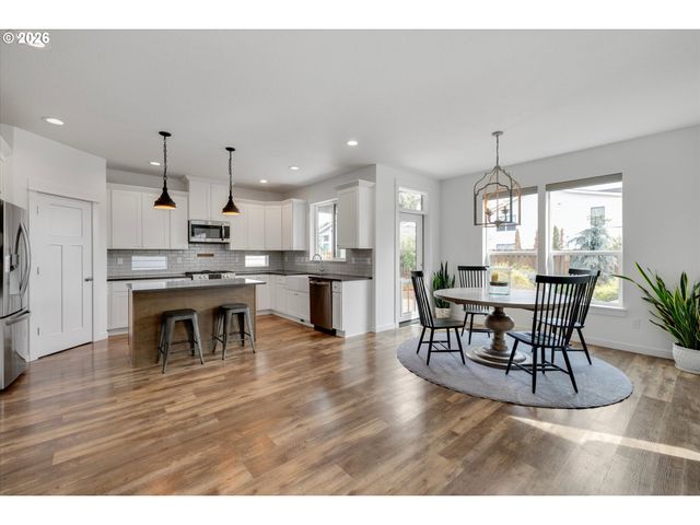 970 Se DARROW Rd, Estacada, OR 97023