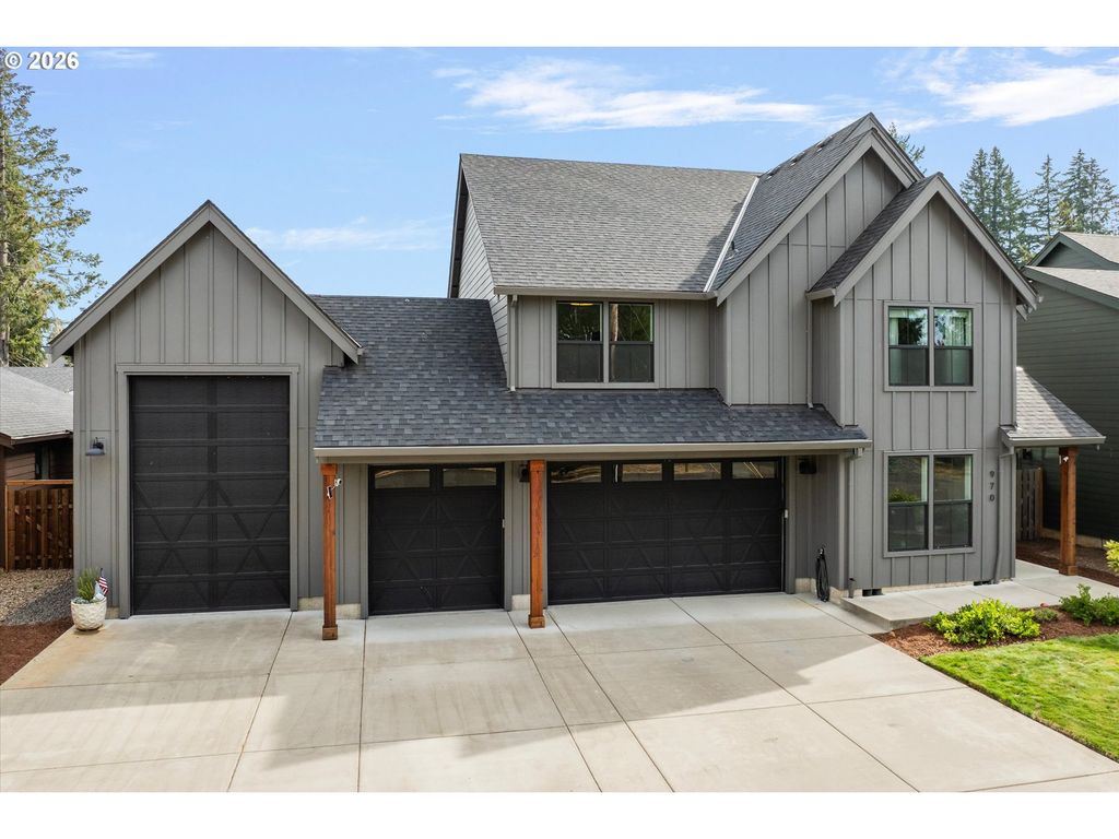 970 Se DARROW Rd, Estacada, OR 97023
