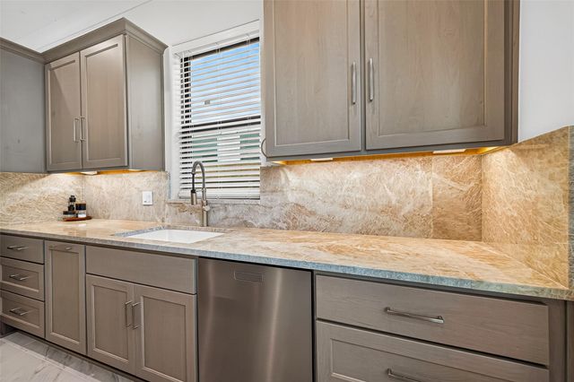 2427 Camden Creek Lane, Houston, TX 77077