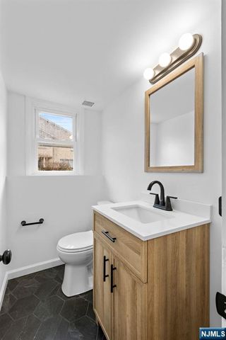 1054 Stonewall Lane, Secaucus, NJ 07094