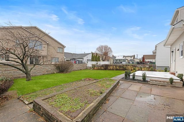 1054 Stonewall Lane, Secaucus, NJ 07094