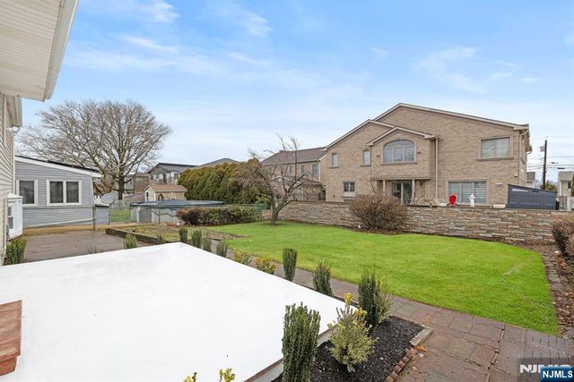 1054 Stonewall Lane, Secaucus, NJ 07094