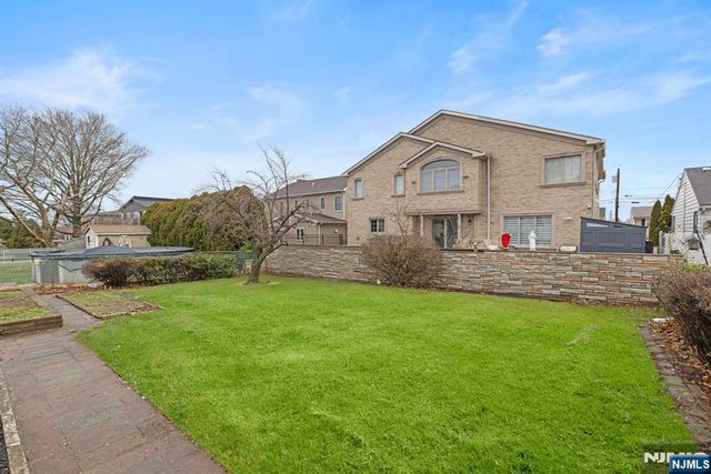 1054 Stonewall Lane, Secaucus, NJ 07094