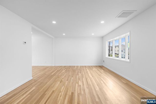 1054 Stonewall Lane, Secaucus, NJ 07094