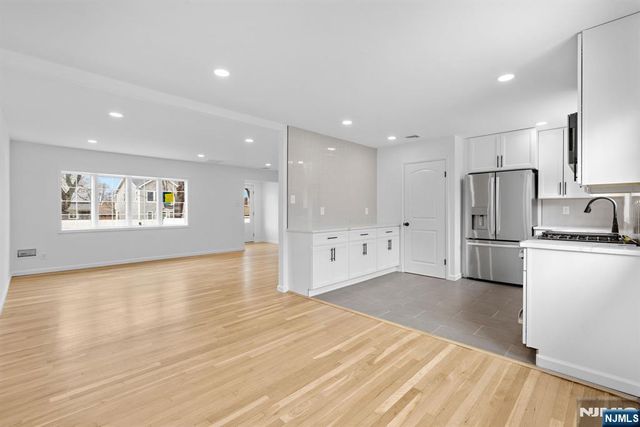 1054 Stonewall Lane, Secaucus, NJ 07094