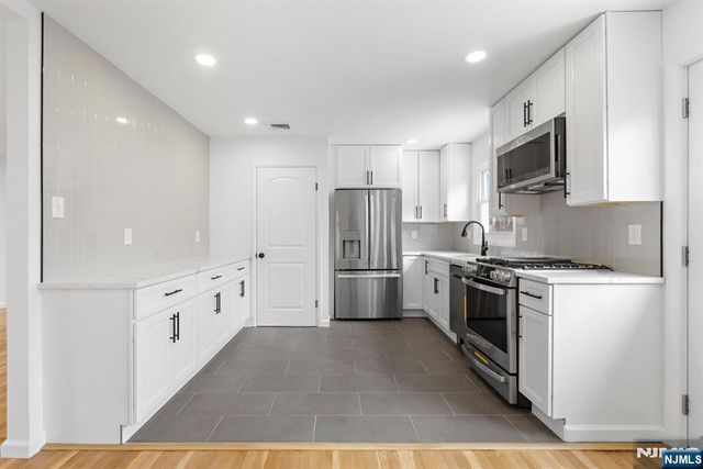 1054 Stonewall Lane, Secaucus, NJ 07094