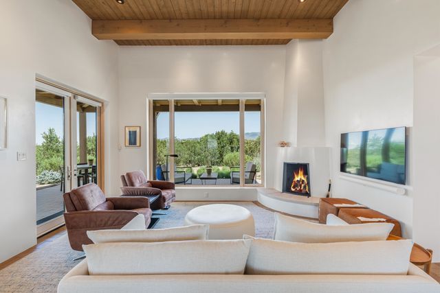 31 Sundance Ridge Circle, Santa Fe, NM 87506