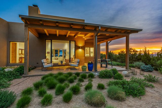 31 Sundance Ridge Circle, Santa Fe, NM 87506