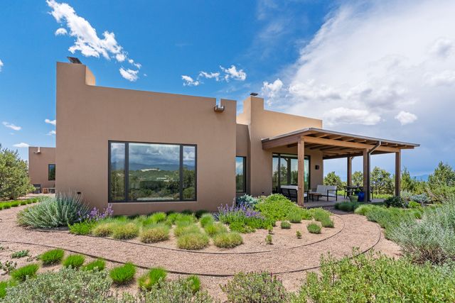 31 Sundance Ridge Circle, Santa Fe, NM 87506
