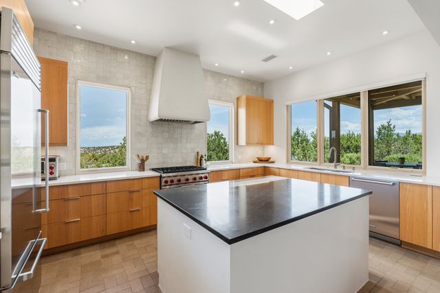 31 Sundance Ridge Circle, Santa Fe, NM 87506