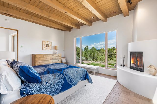 31 Sundance Ridge Circle, Santa Fe, NM 87506