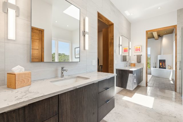 31 Sundance Ridge Circle, Santa Fe, NM 87506
