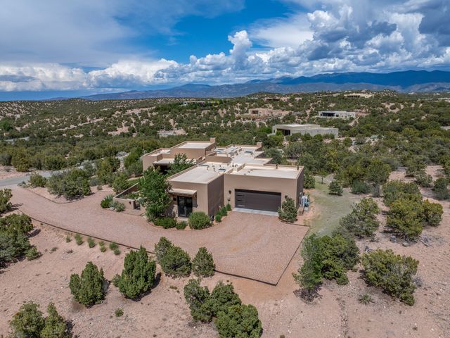 31 Sundance Ridge Circle, Santa Fe, NM 87506