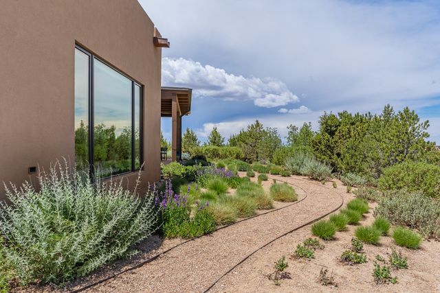 31 Sundance Ridge Circle, Santa Fe, NM 87506