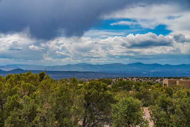31 Sundance Ridge Circle, Santa Fe, NM 87506