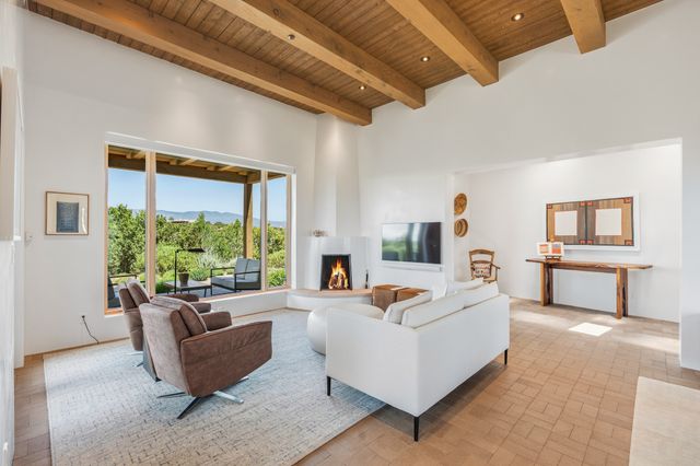 31 Sundance Ridge Circle, Santa Fe, NM 87506