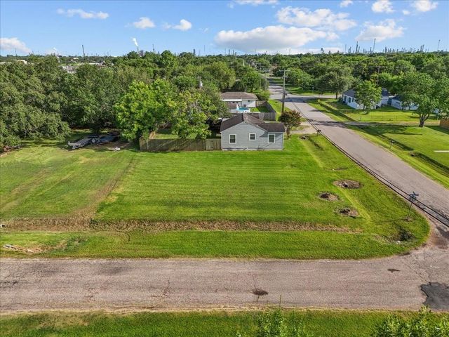1312 22nd Street N, Texas City, TX 77590