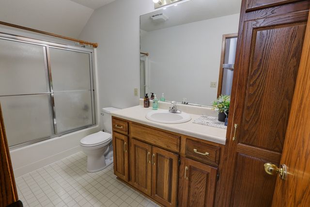 1306 University Street, Pella, IA 50219