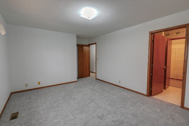 1306 University Street, Pella, IA 50219