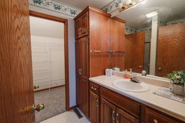 1306 University Street, Pella, IA 50219