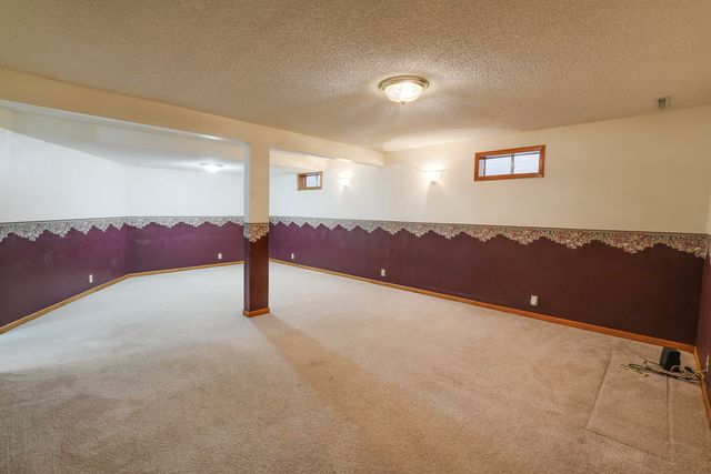 1306 University Street, Pella, IA 50219