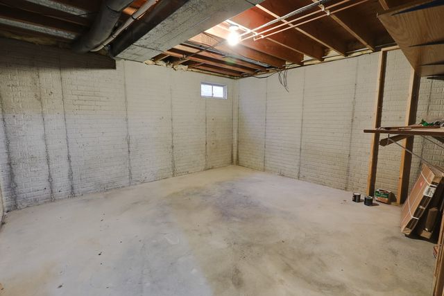 1306 University Street, Pella, IA 50219