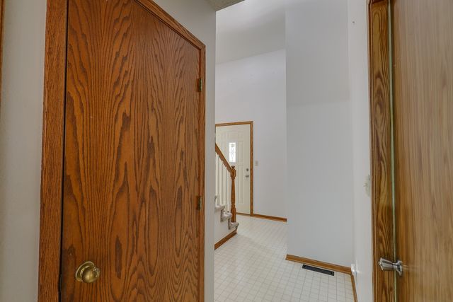 1306 University Street, Pella, IA 50219