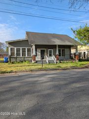 406 Academy Street E, Wilson, NC 27893