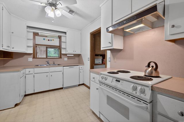 48 N Badalona Drive, Hot Springs Village, AR 71909
