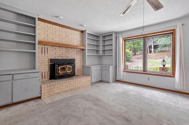 48 N Badalona Drive, Hot Springs Village, AR 71909