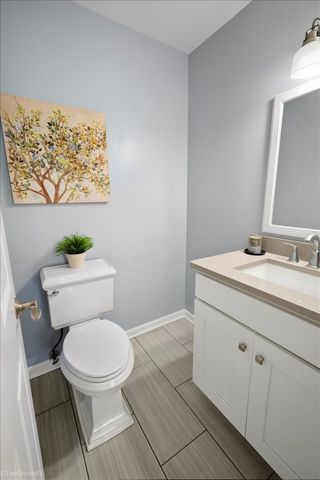 725 Leslie Lane, Schaumburg, IL 60194