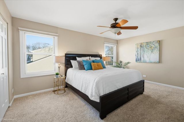 725 Leslie Lane, Schaumburg, IL 60194