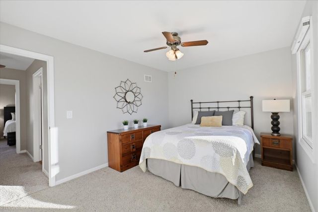 725 Leslie Lane, Schaumburg, IL 60194