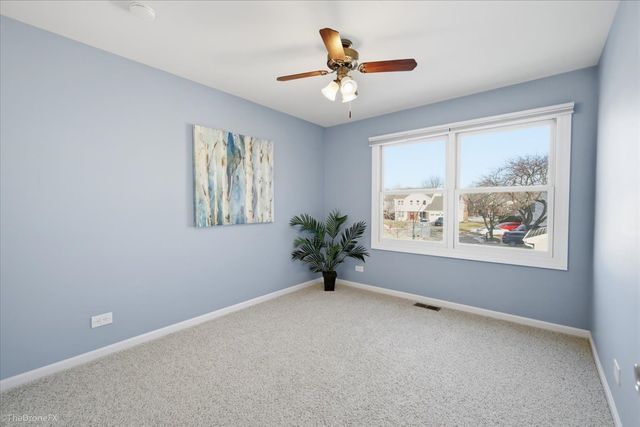 725 Leslie Lane, Schaumburg, IL 60194