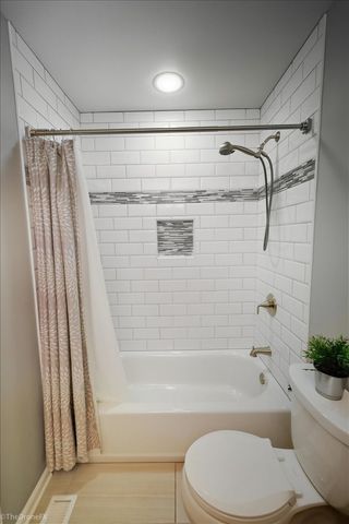 725 Leslie Lane, Schaumburg, IL 60194