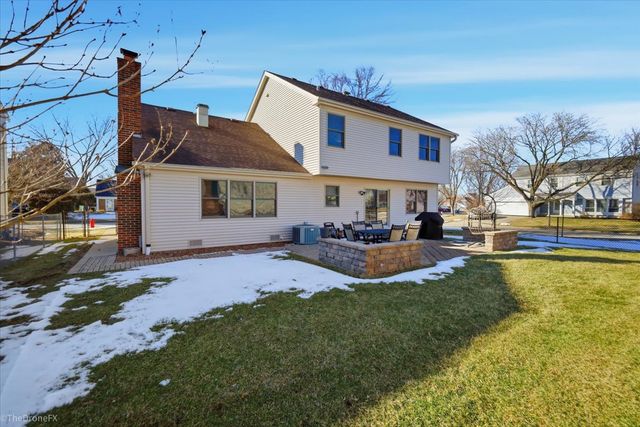 725 Leslie Lane, Schaumburg, IL 60194