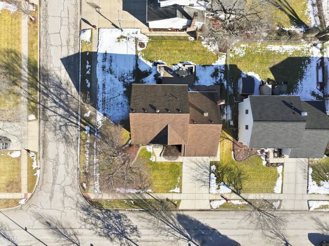 725 Leslie Lane, Schaumburg, IL 60194