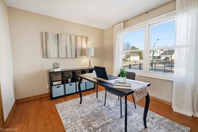 725 Leslie Lane, Schaumburg, IL 60194