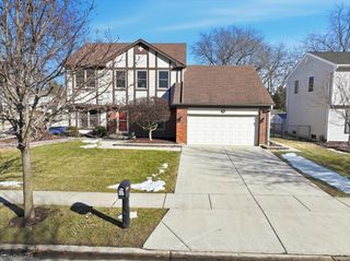 725 Leslie Lane, Schaumburg, IL 60194